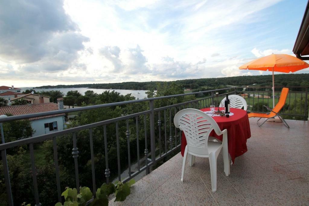 Apartment In Funtana With Seaview, Balcony, Air Condition, Wifi 外观 照片